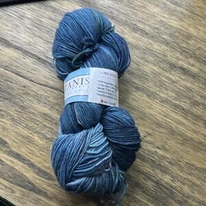 Tanis Fiber Arts Yarn 80% Superwash Merino Made In Canada 420 yds Downtown Blue